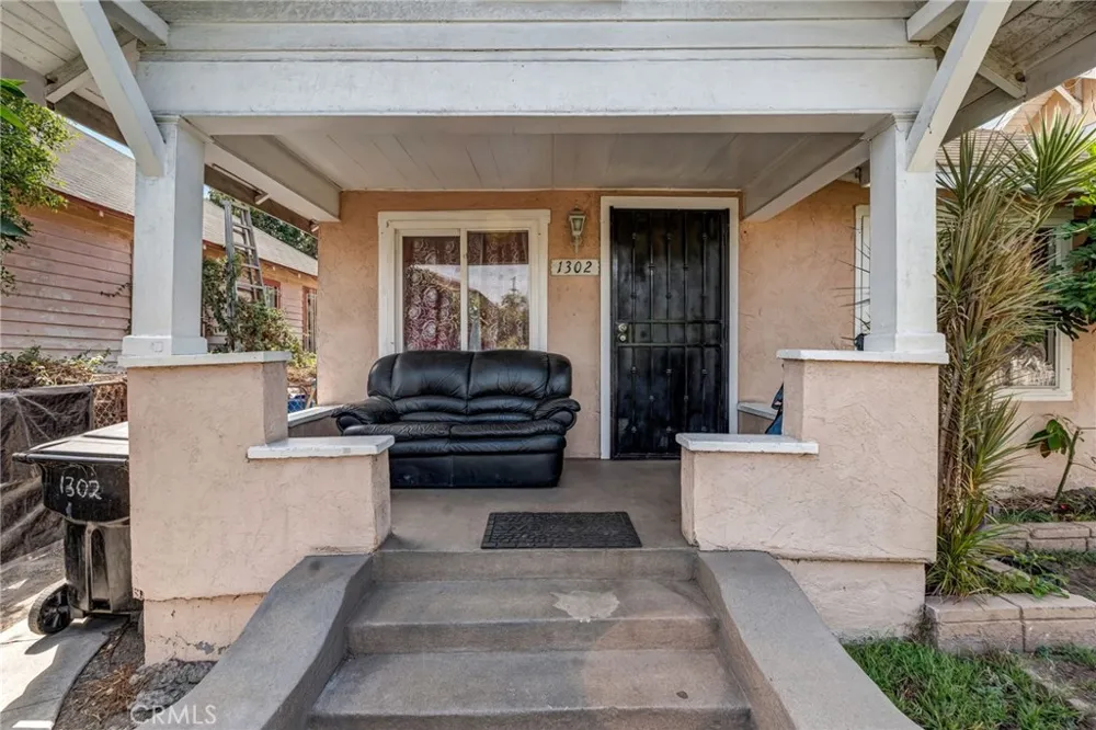 1302 E 48th Los Angeles, CA 90011