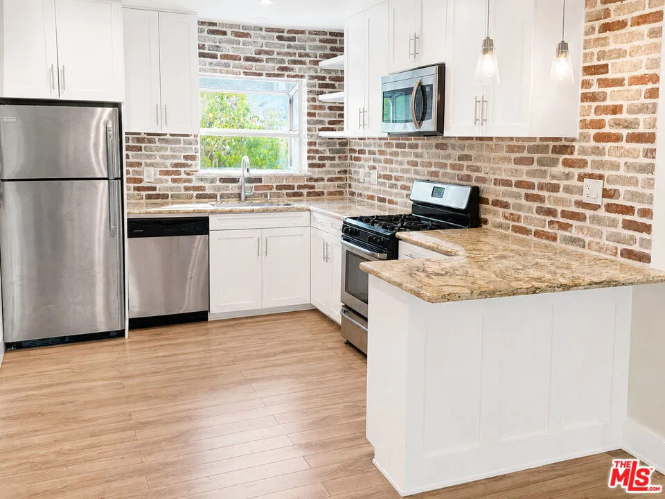 8912 Krueger Street Culver City, CA 90232