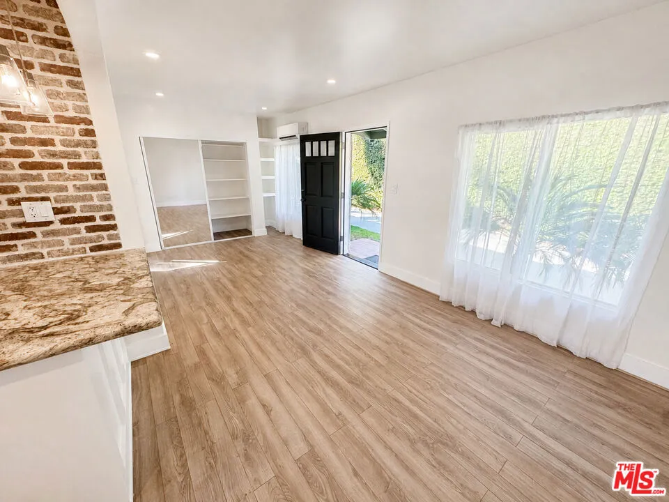 8912 Krueger Street Culver City, CA 90232