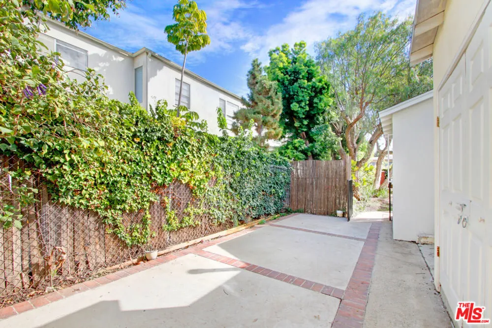 2227 Montana Avenue Santa Monica, CA 90403