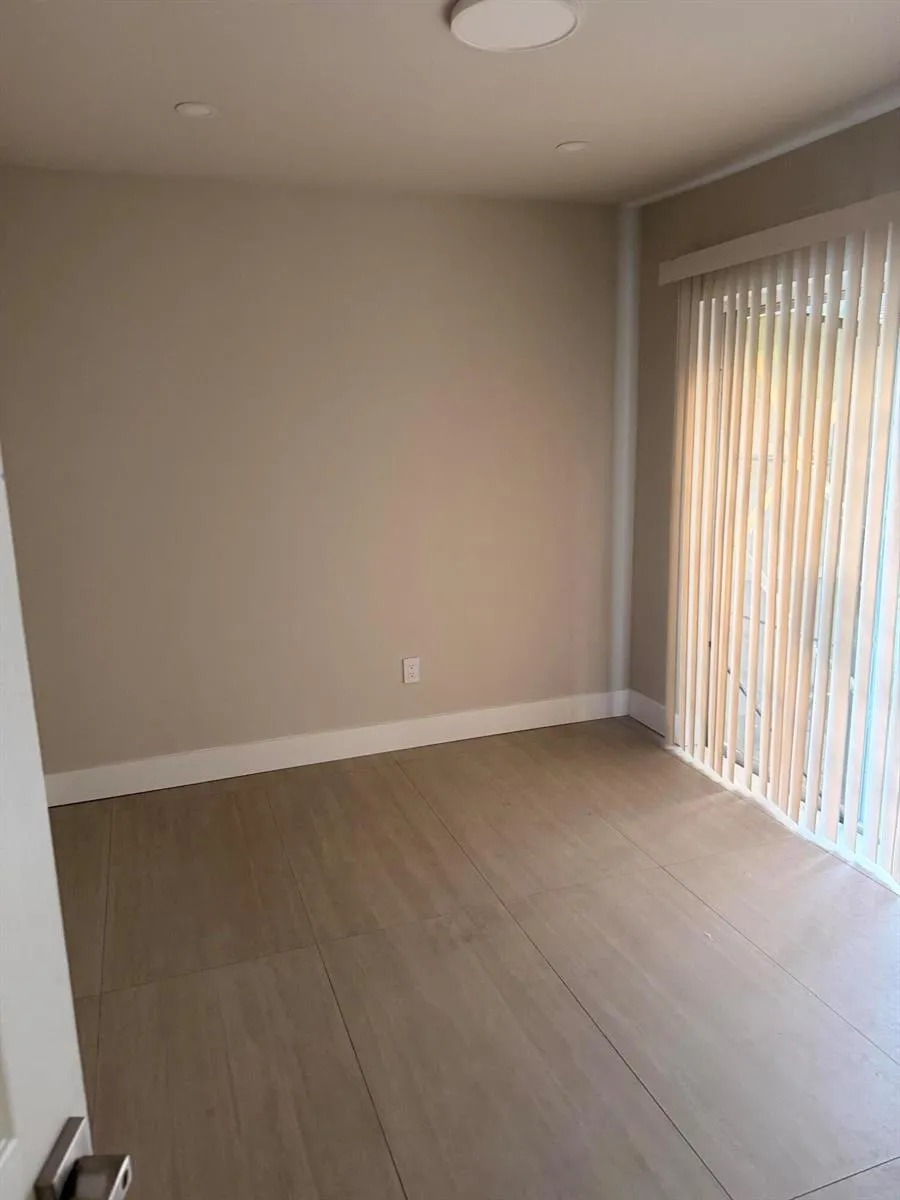 2731 AVENUE S #B Riviera Beach, FL 33404