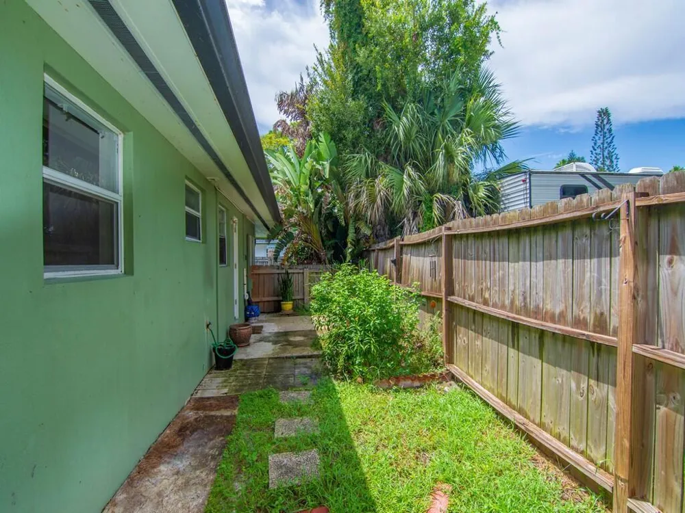 2036 19TH STREET ##3 Vero Beach, FL 32960
