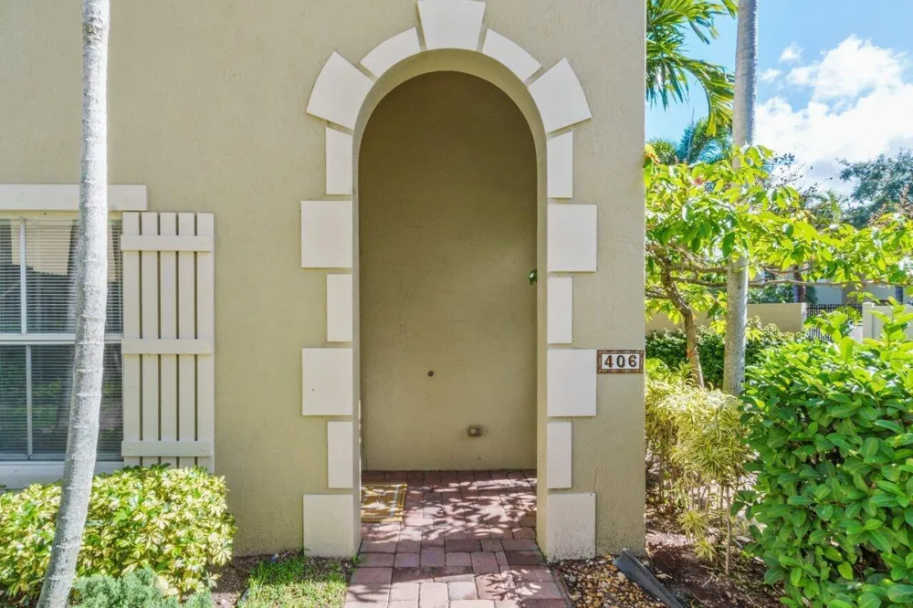 406 Lake Monterey Circle Boynton Beach, FL 33426