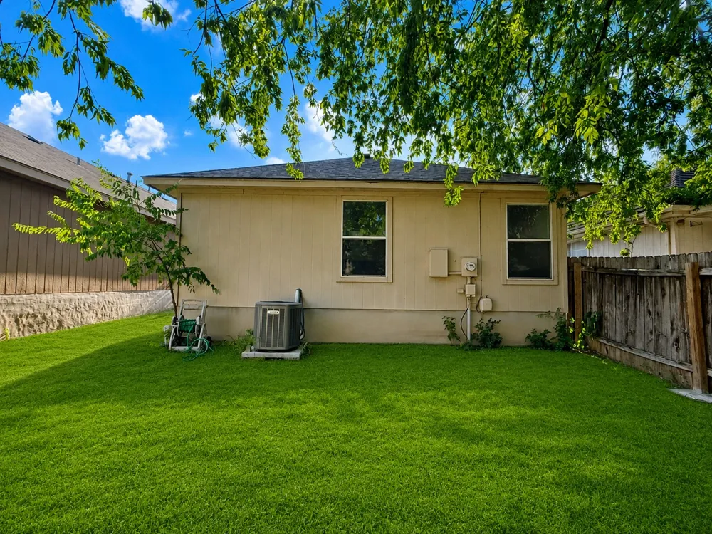 1581 Parkfield Circle Round Rock, TX 78664