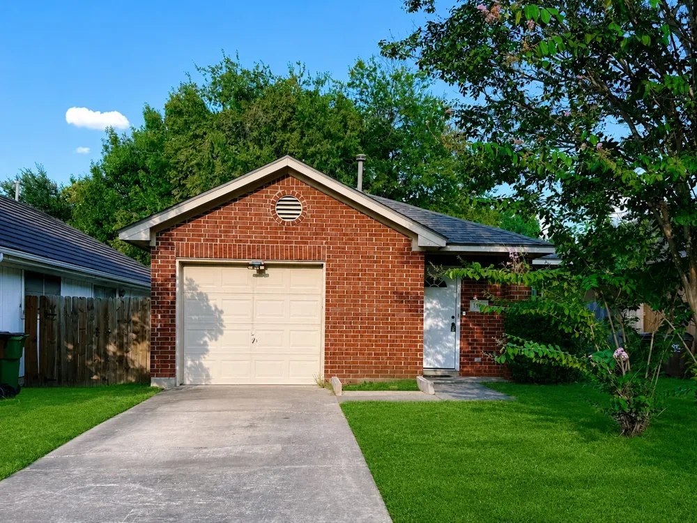 1581 Parkfield Circle Round Rock, TX 78664