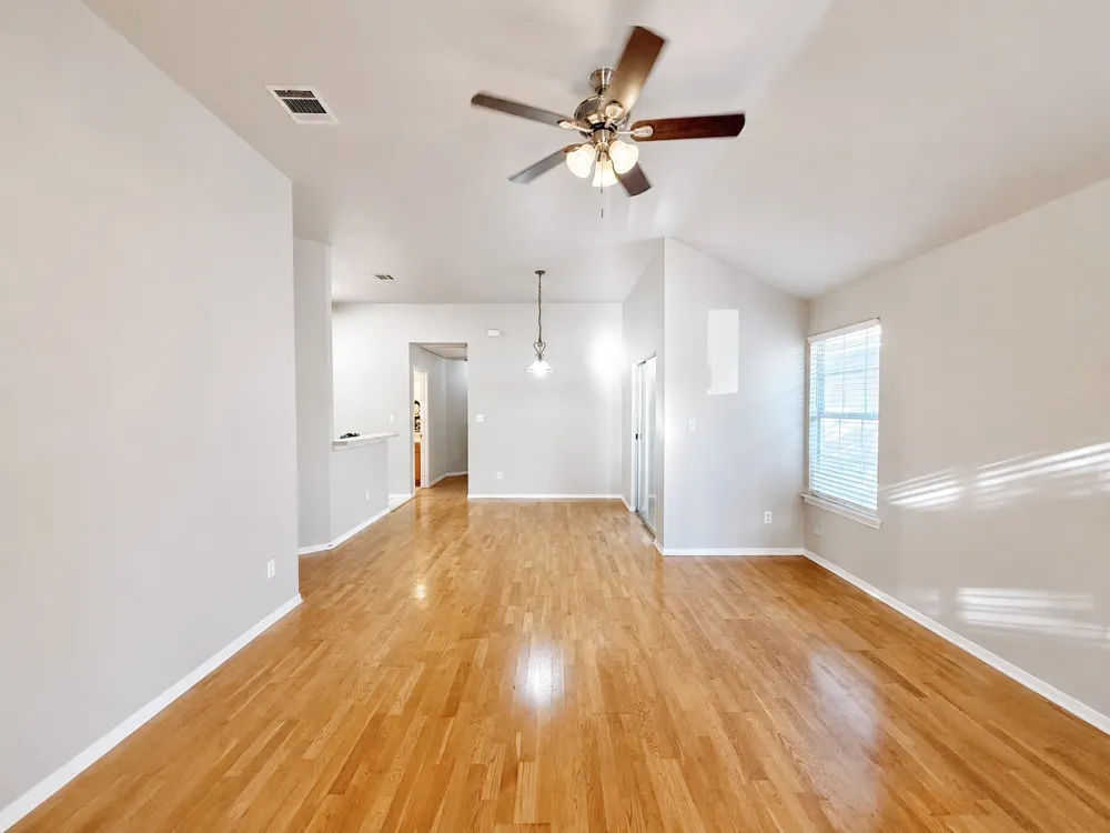 1581 Parkfield Circle Round Rock, TX 78664