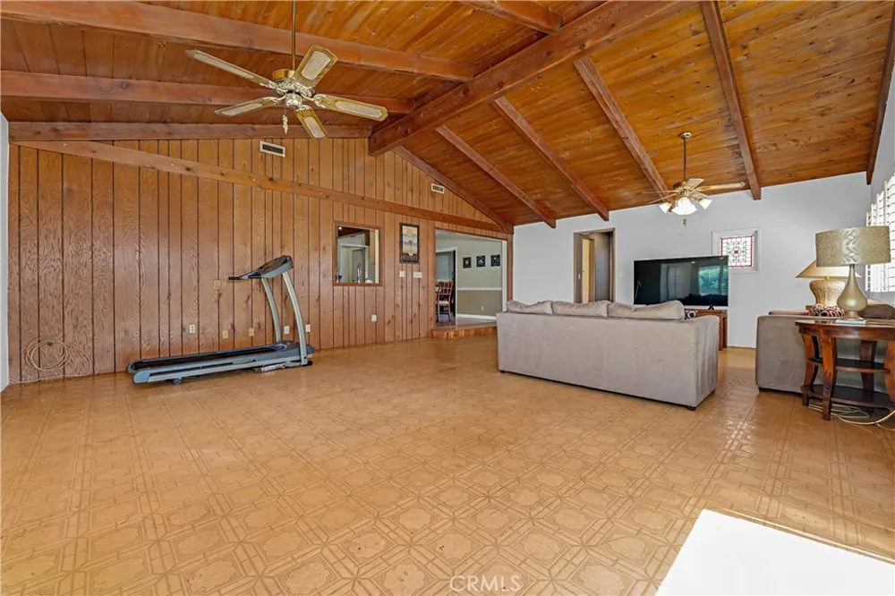 434 E Carroll Glendora, CA 91741
