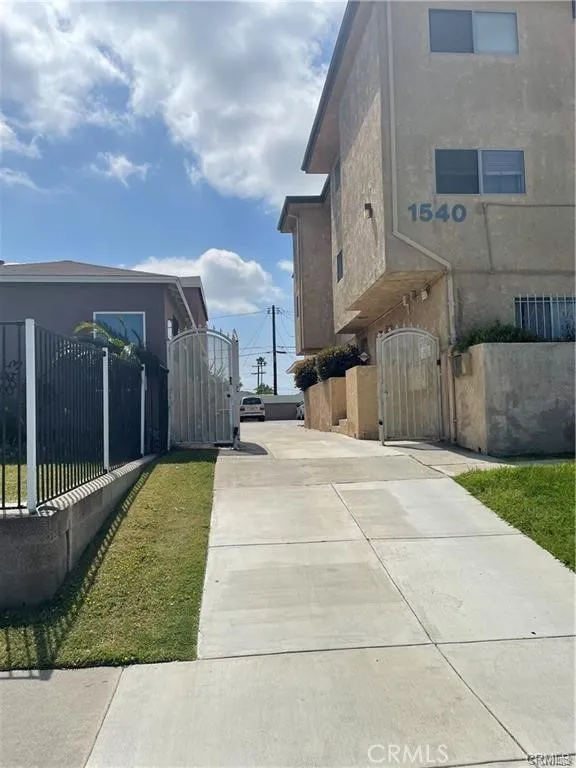 1540 Torrance Los Angeles, CA 90501