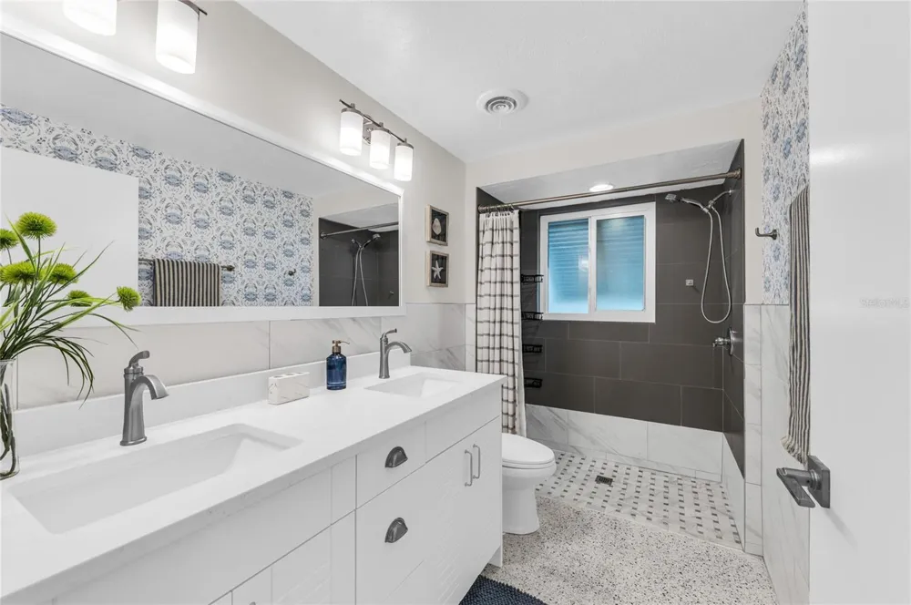 714 NORTON STREET Longboat Key, FL 34228