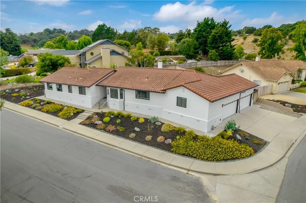 1096 Robin Circle Arroyo Grande, CA 93420