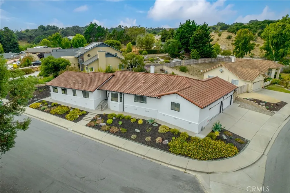 1096 Robin Circle Arroyo Grande, CA 93420