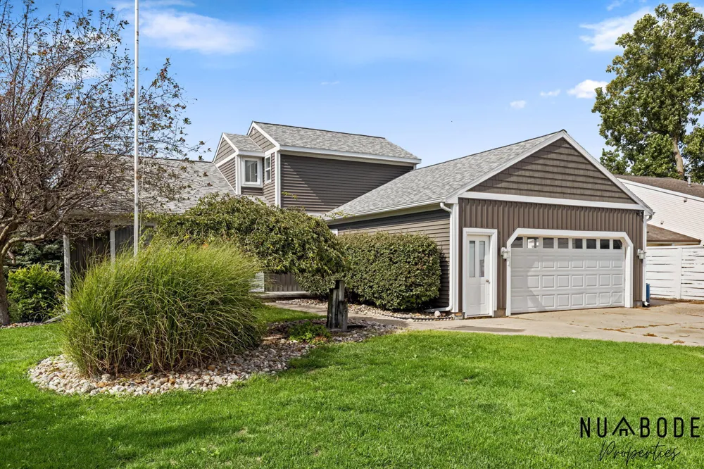 3037 Bluewater Lane SW Grandville, MI 49418