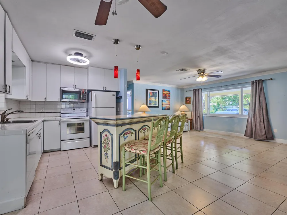 191 SE 27TH AVENUE Boynton Beach, FL 33435