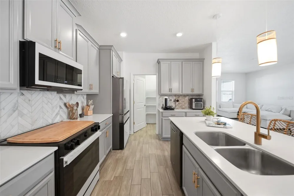11006 ROBERT FROST DRIVE Winter Garden, FL 34787
