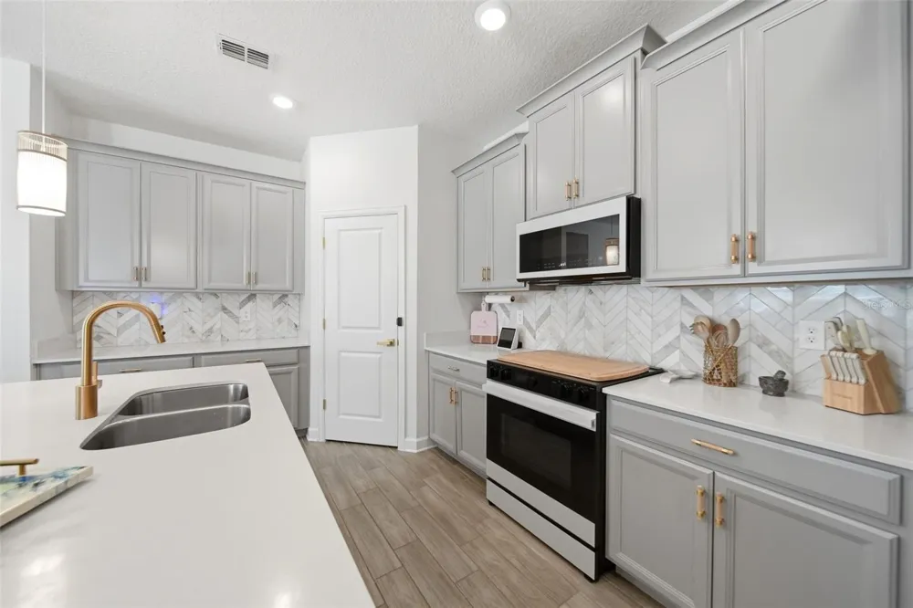 11006 ROBERT FROST DRIVE Winter Garden, FL 34787