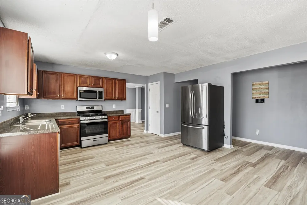 541 Hamlet DR Hampton, GA 30228