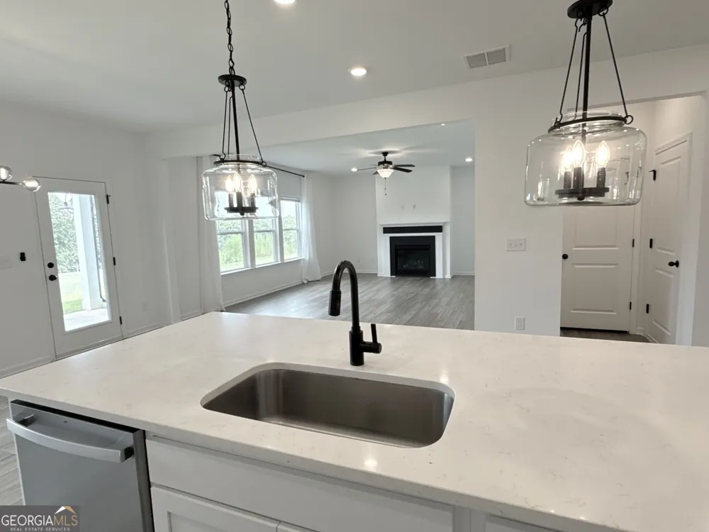 207 Foxhill DR Dawsonville, GA 30534
