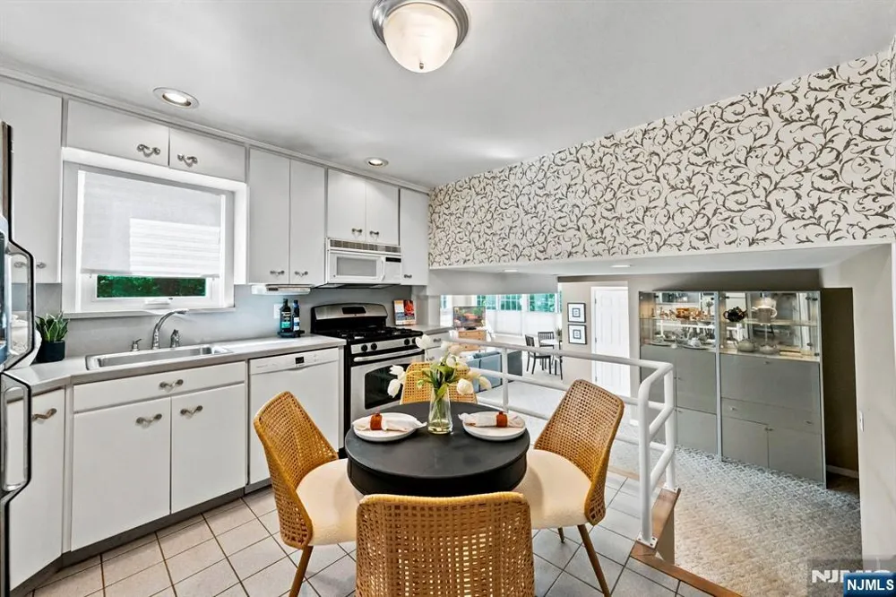 33 Waling Drive Wayne, NJ 07470