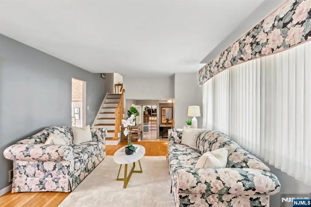 33 Waling Drive Wayne, NJ 07470