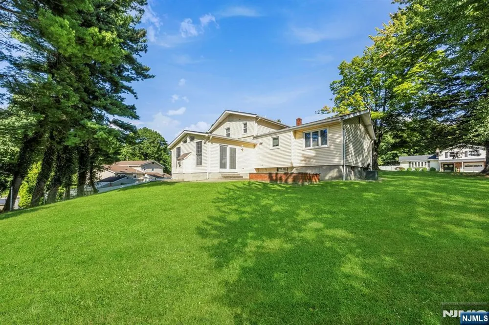 33 Waling Drive Wayne, NJ 07470