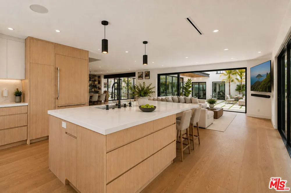 7405 Pyramid Place Los Angeles, CA 90046