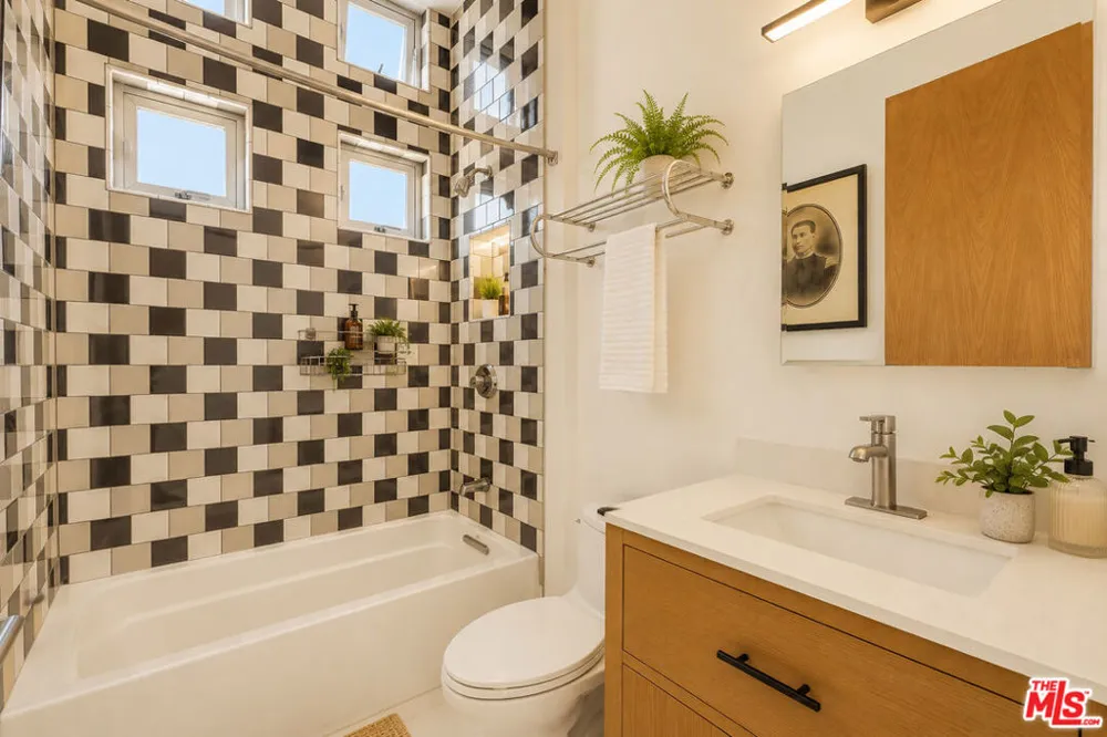 7405 Pyramid Place Los Angeles, CA 90046