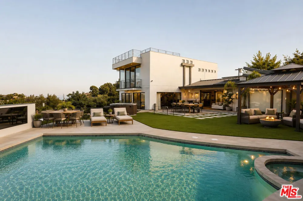 7405 Pyramid Place Los Angeles, CA 90046