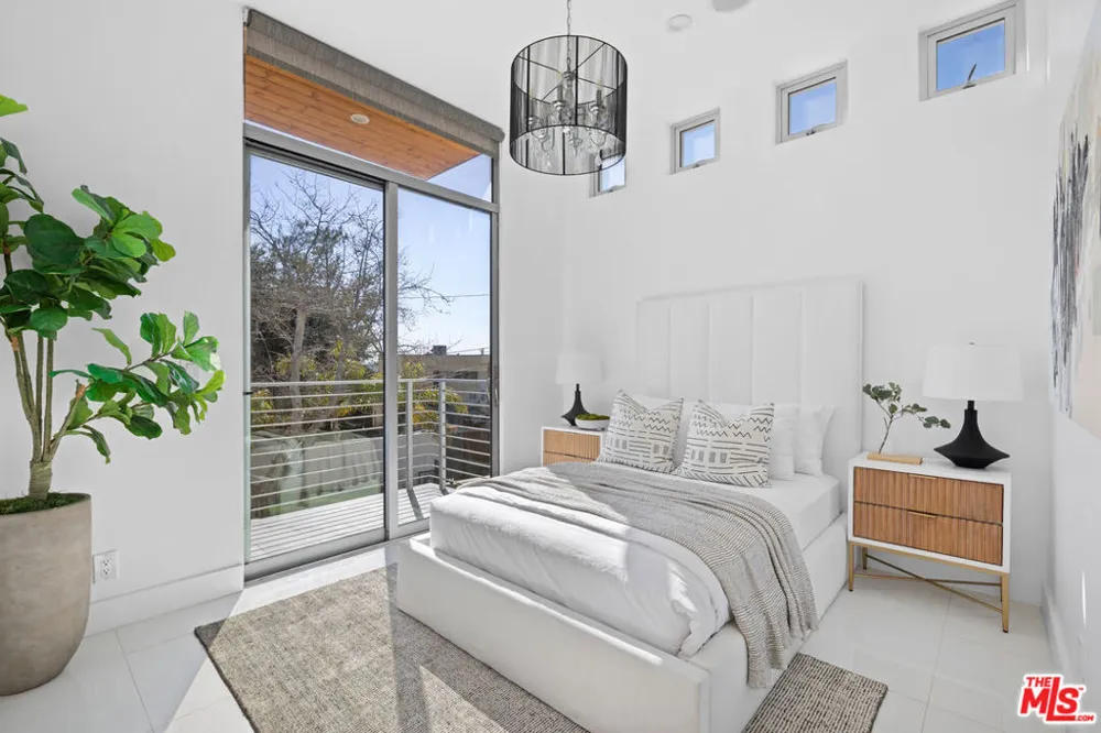 7405 Pyramid Place Los Angeles, CA 90046