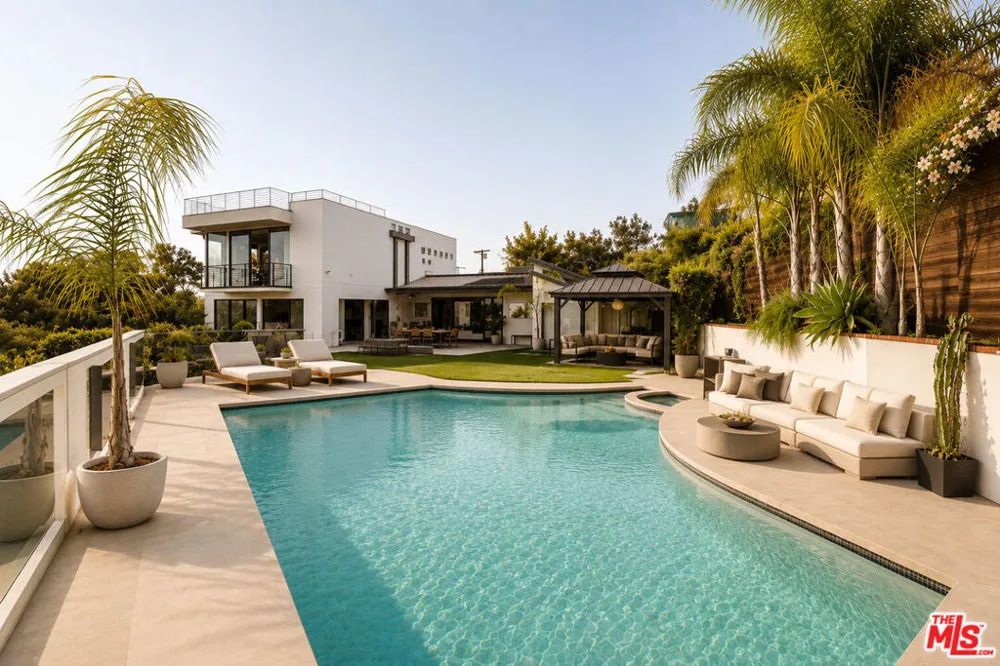 7405 Pyramid Place Los Angeles, CA 90046