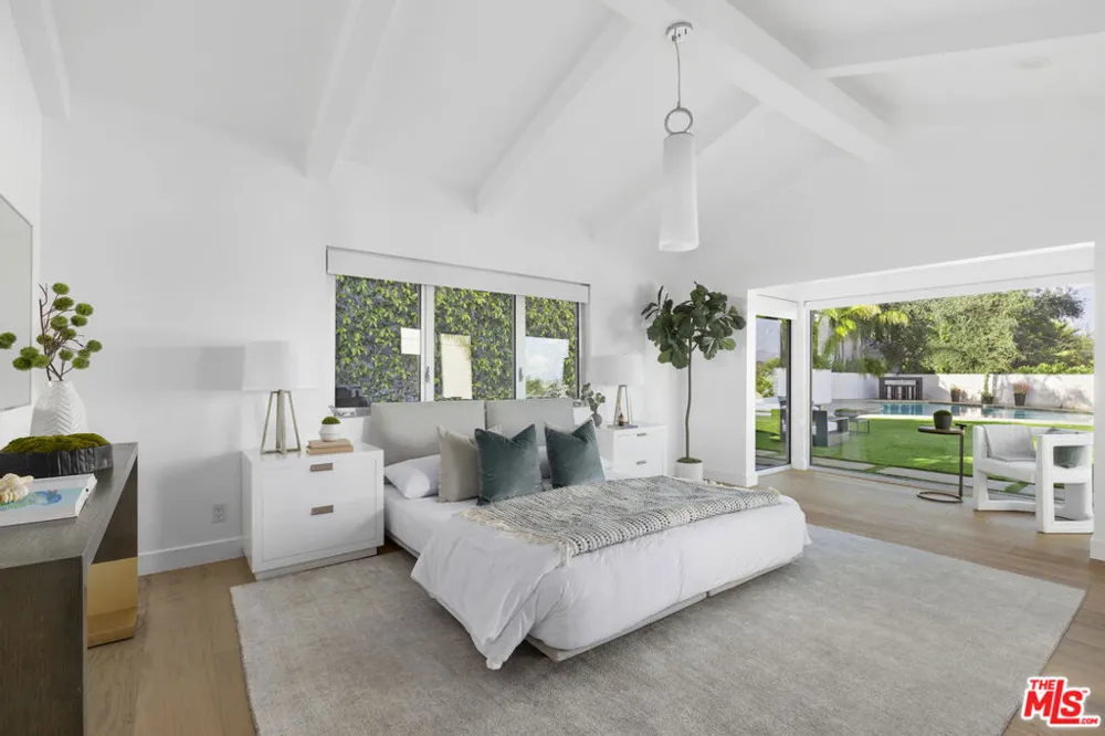 7405 Pyramid Place Los Angeles, CA 90046