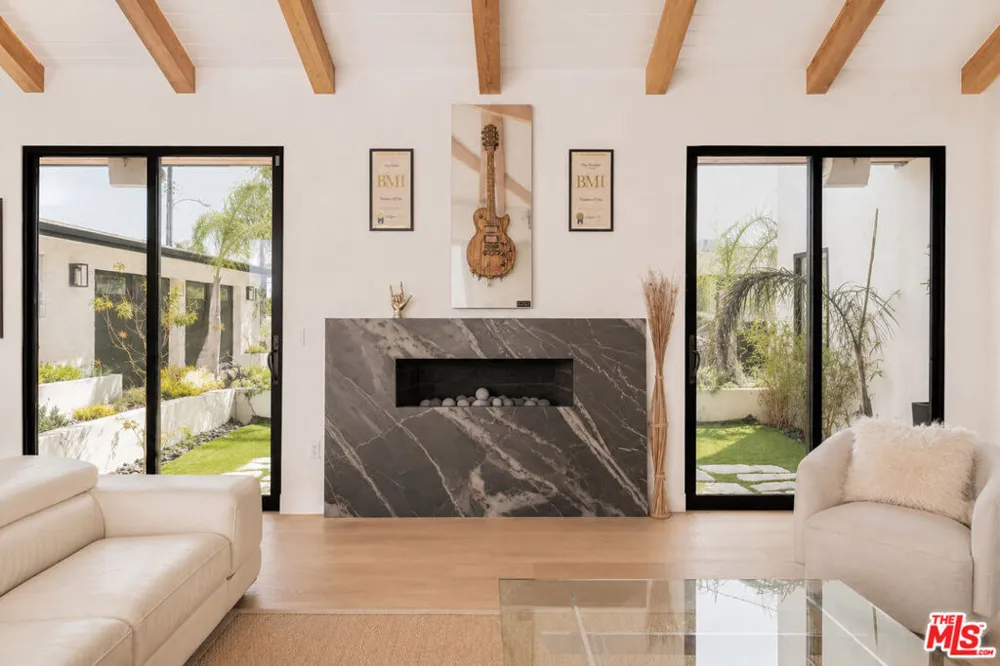 7405 Pyramid Place Los Angeles, CA 90046