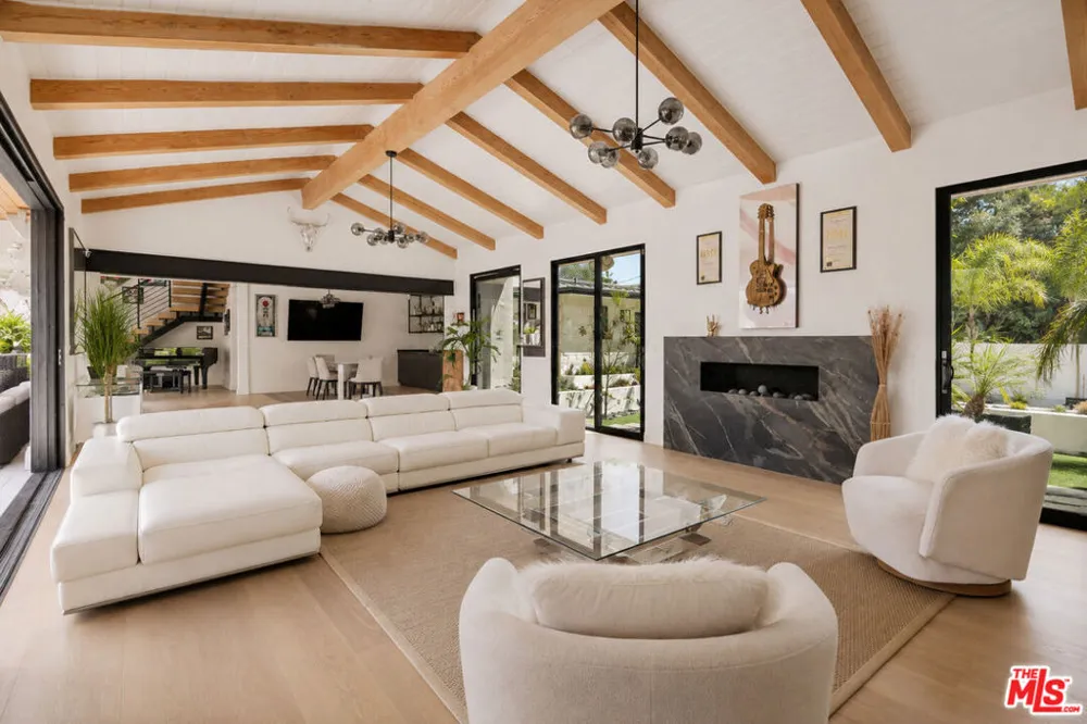 7405 Pyramid Place Los Angeles, CA 90046