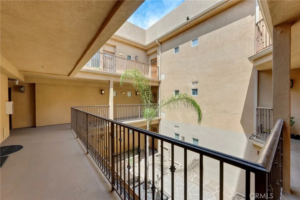 1515 Grismer Burbank, CA 91504