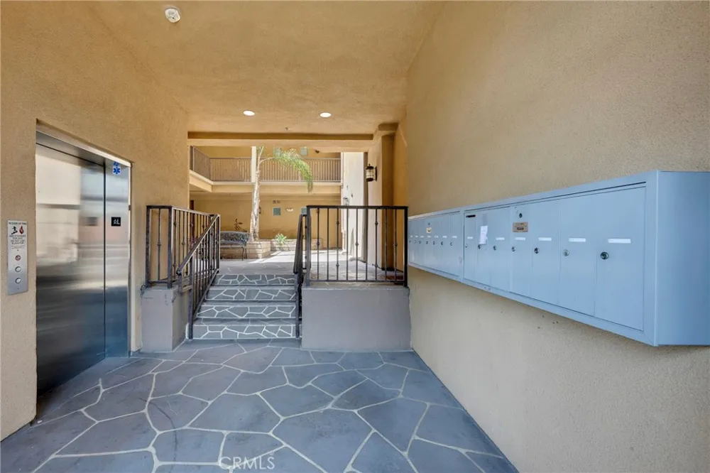 1515 Grismer Burbank, CA 91504