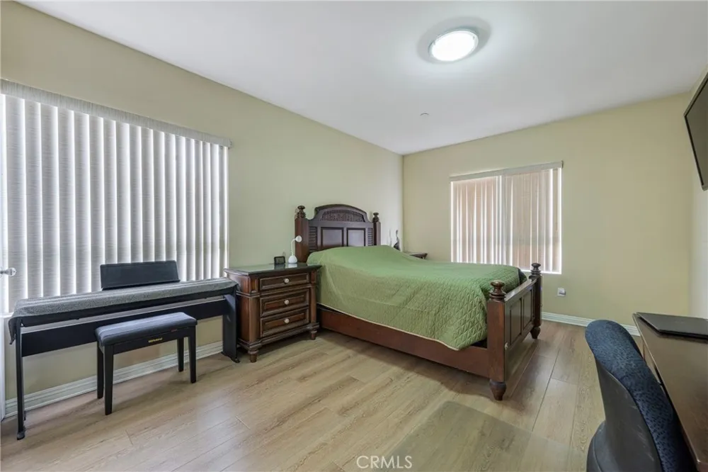 1515 Grismer Burbank, CA 91504
