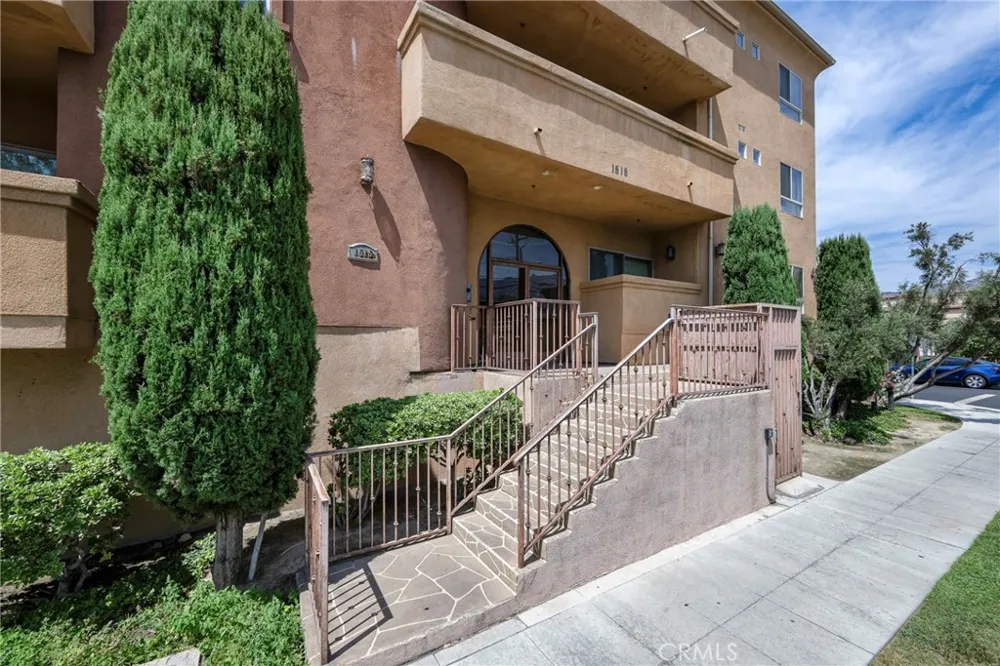 1515 Grismer Burbank, CA 91504