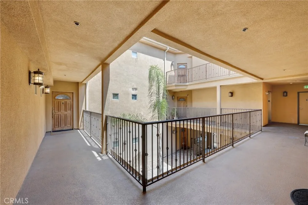 1515 Grismer Burbank, CA 91504