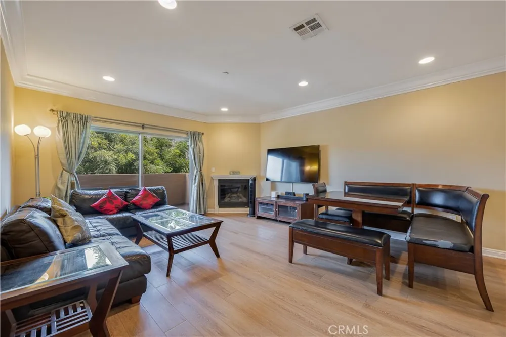 1515 Grismer Burbank, CA 91504