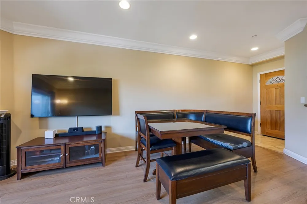 1515 Grismer Burbank, CA 91504