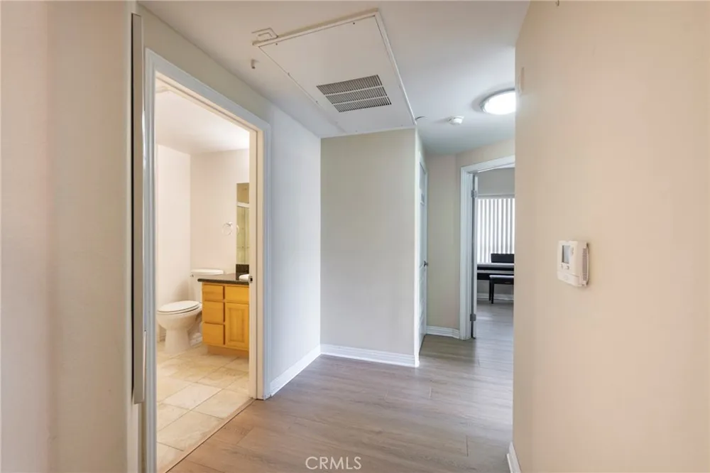 1515 Grismer #202 Burbank, CA 91504