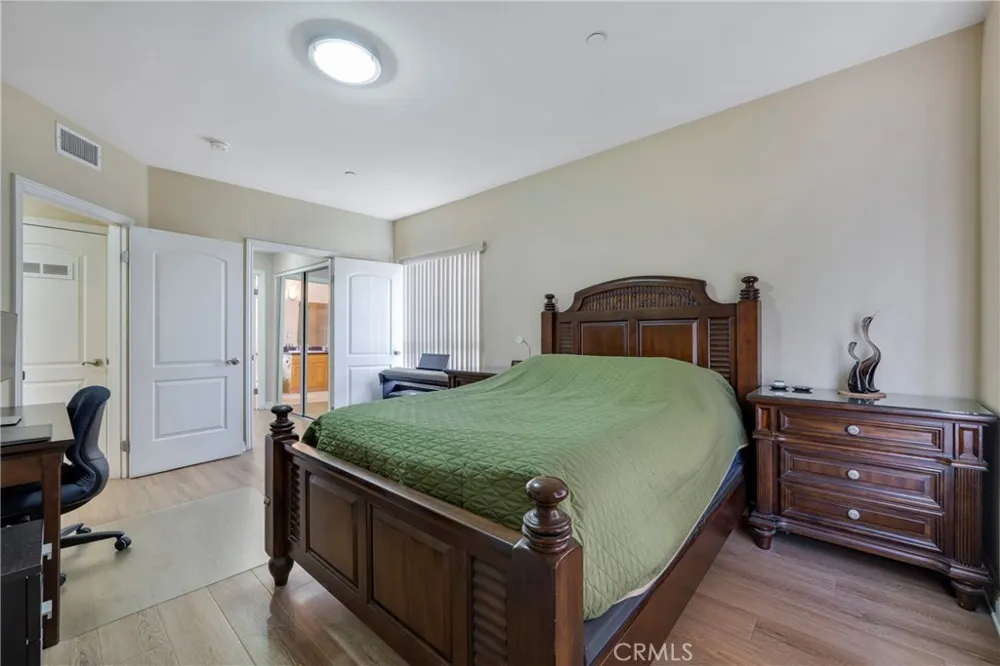 1515 Grismer #202 Burbank, CA 91504