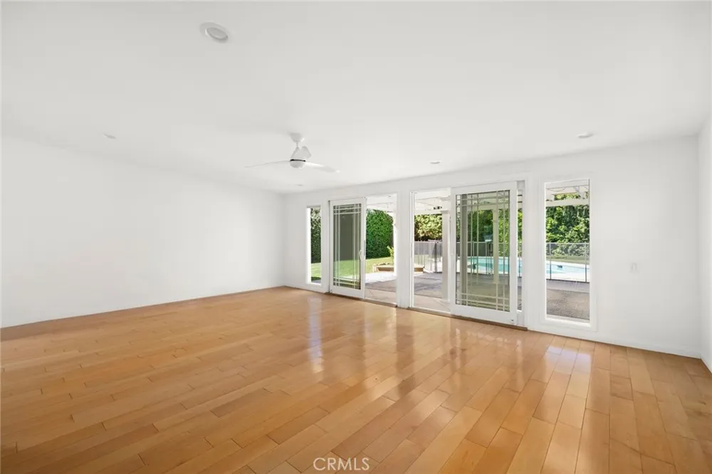 5237 Mecca Tarzana, CA 91356