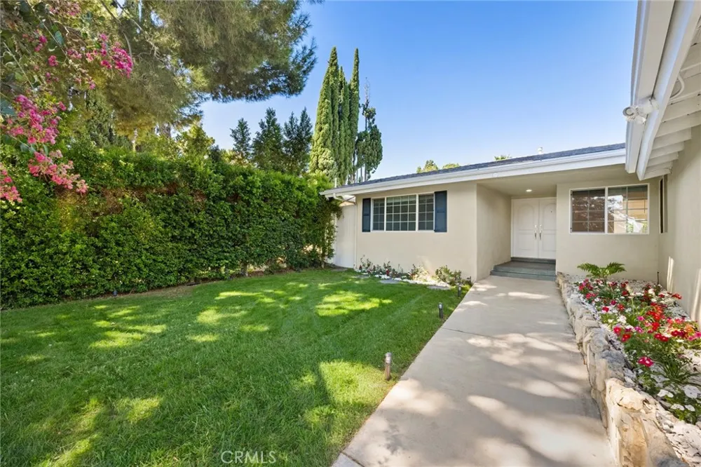 5237 Mecca Tarzana, CA 91356