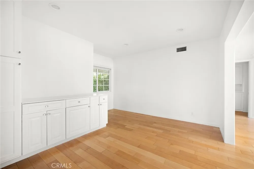 5237 Mecca Tarzana, CA 91356