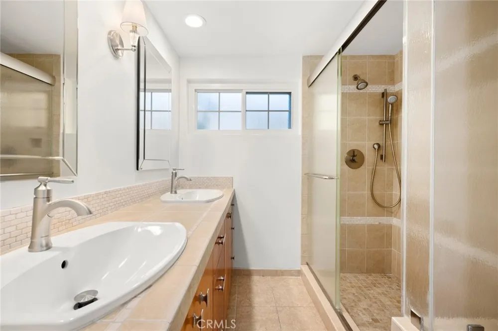 5237 Mecca Tarzana, CA 91356