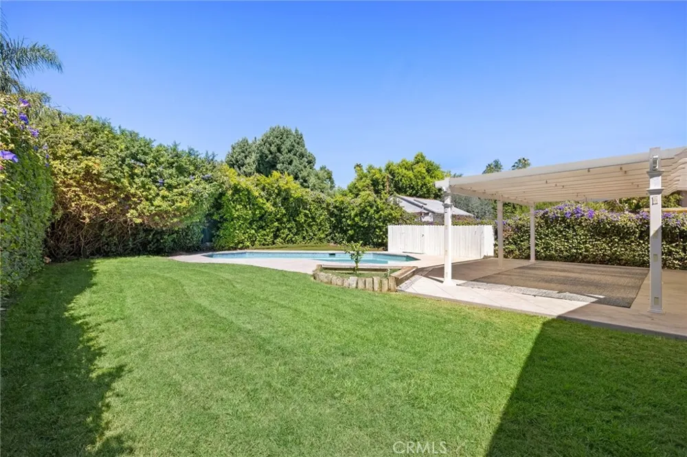 5237 Mecca Tarzana, CA 91356