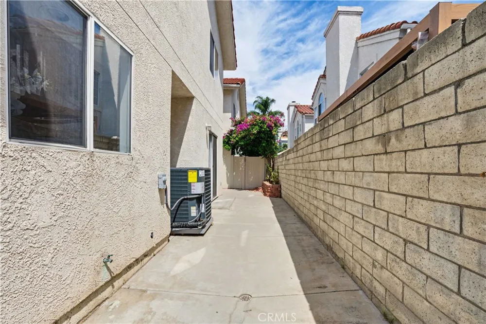 18334 Keswick St. Reseda, CA 91335