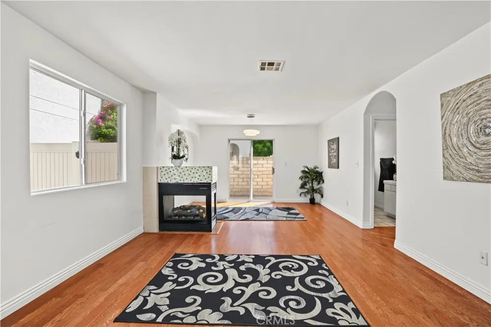 18334 Keswick St. Reseda, CA 91335