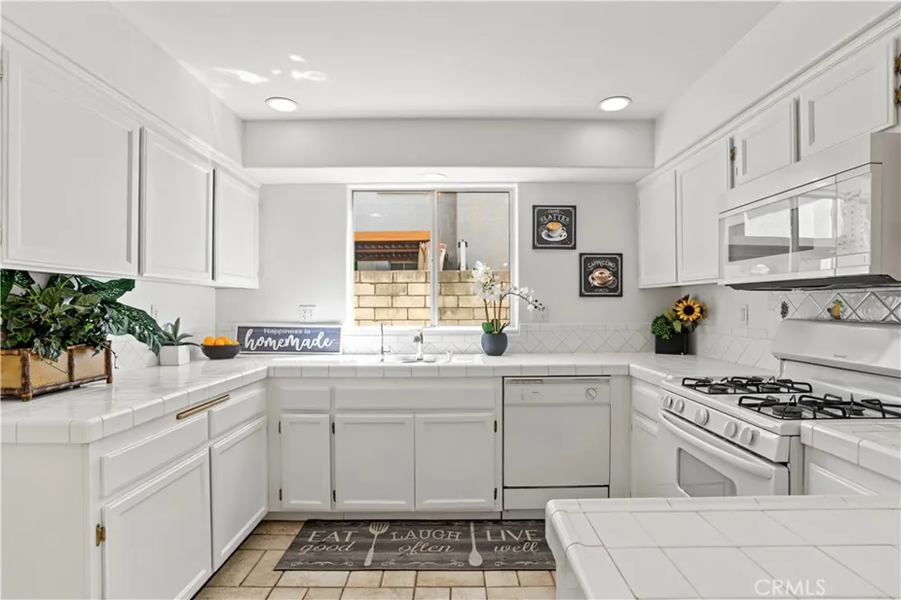 18334 Keswick St. Reseda, CA 91335