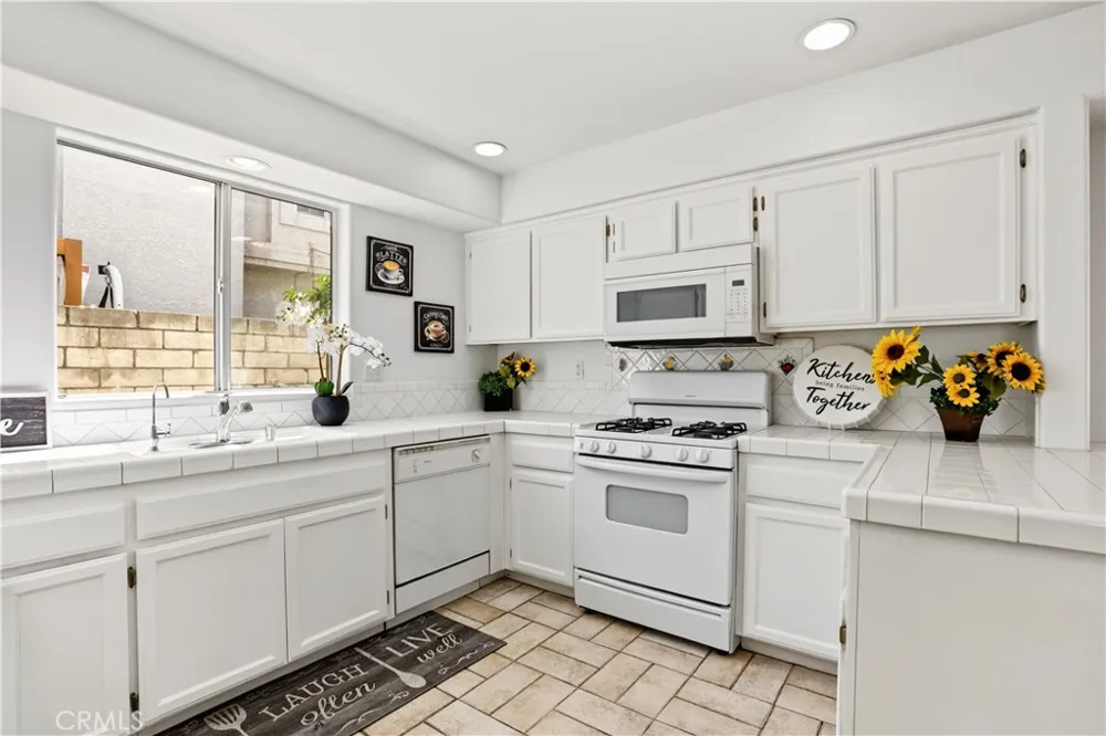 18334 Keswick St. Reseda, CA 91335